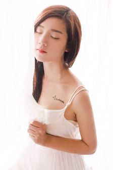 强行玩弄办公室新婚少妇